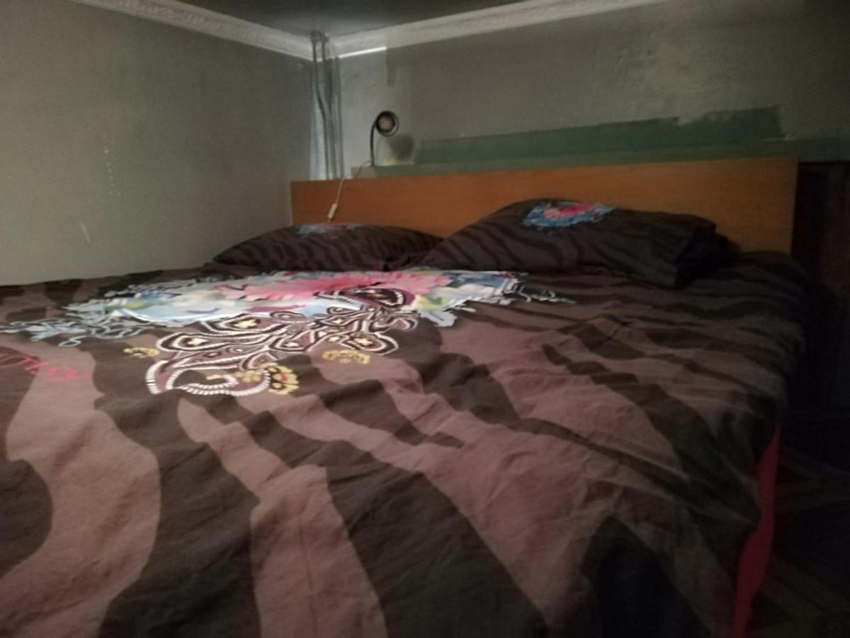Room In Studio - Studio Nearby Central Station Amberes Exterior foto